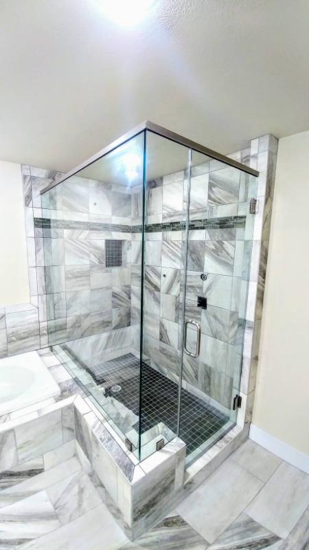 Pivot and Hinged Shower Doors: What is the Difference?